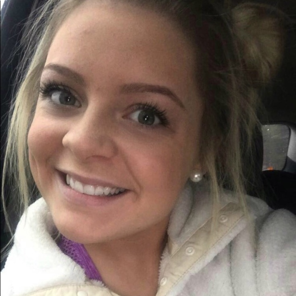 Meet your Posher, Courtney